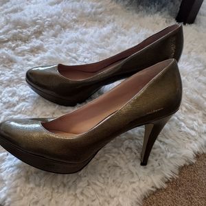 Enzo Angiolini golden hue pumps